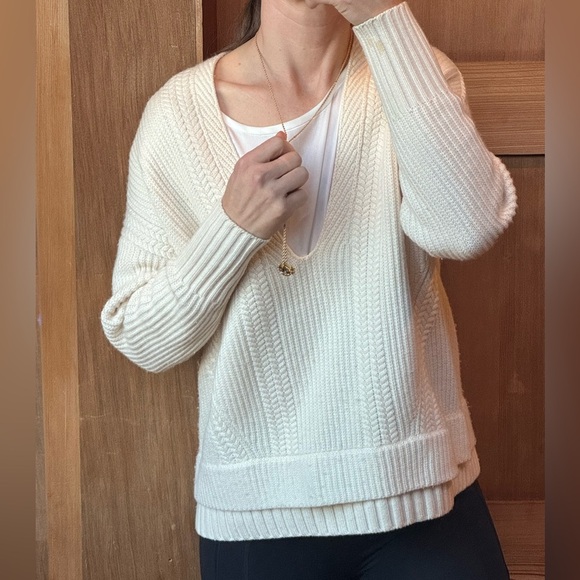 Burberry Cashmere Wool Cable V-neck Cream Sweater, Size S / P - Picture 15 of 15